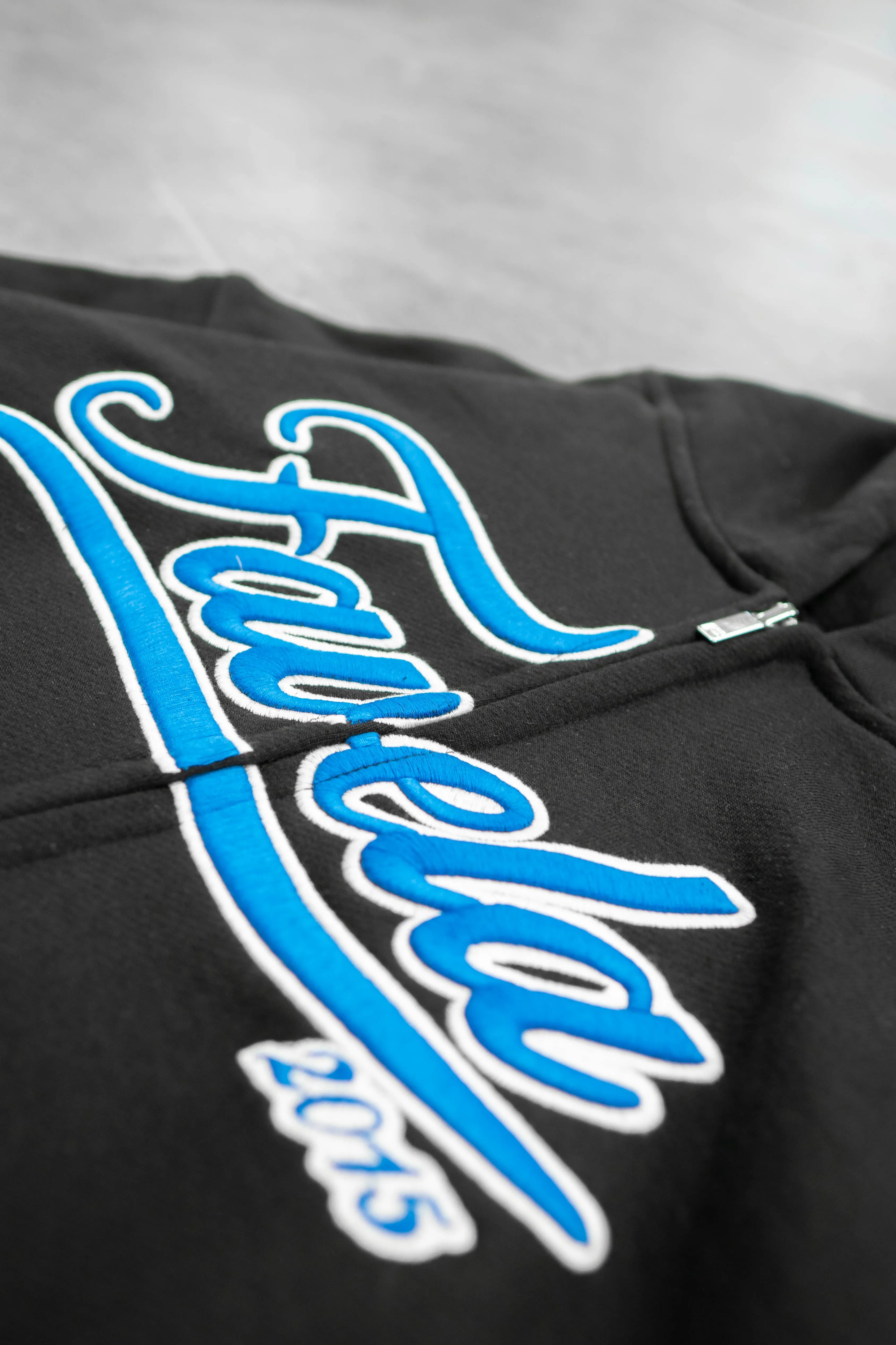 3D COLLEGE BLACK BLUE/WHITE FRONTZIP