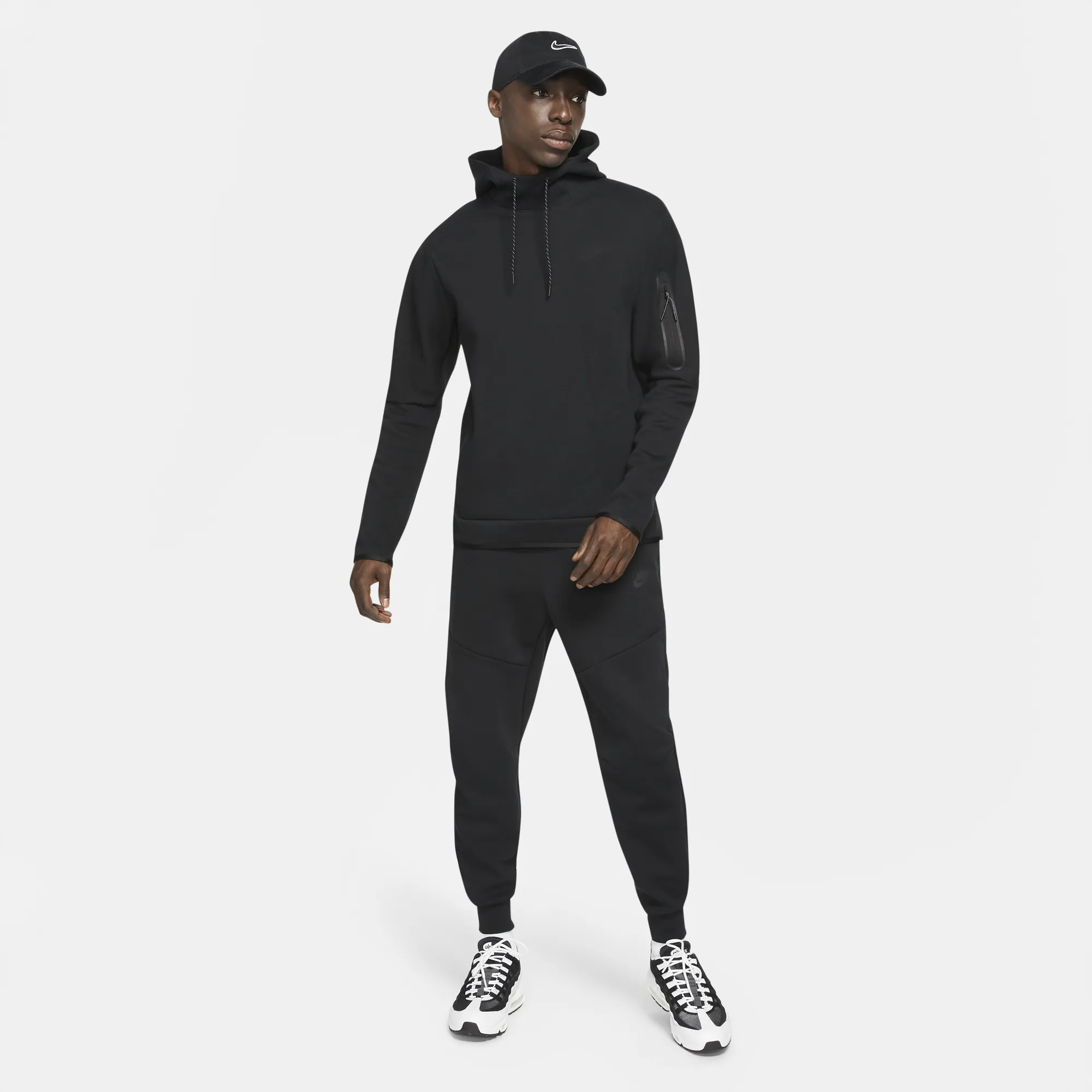 NIKE SPORTSWEAR TECH FLEECE